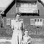 ID: 227102 Mutter und Tochter (etwa 1959), Urheber: unbekannt, Besitzer: H. Bruckner